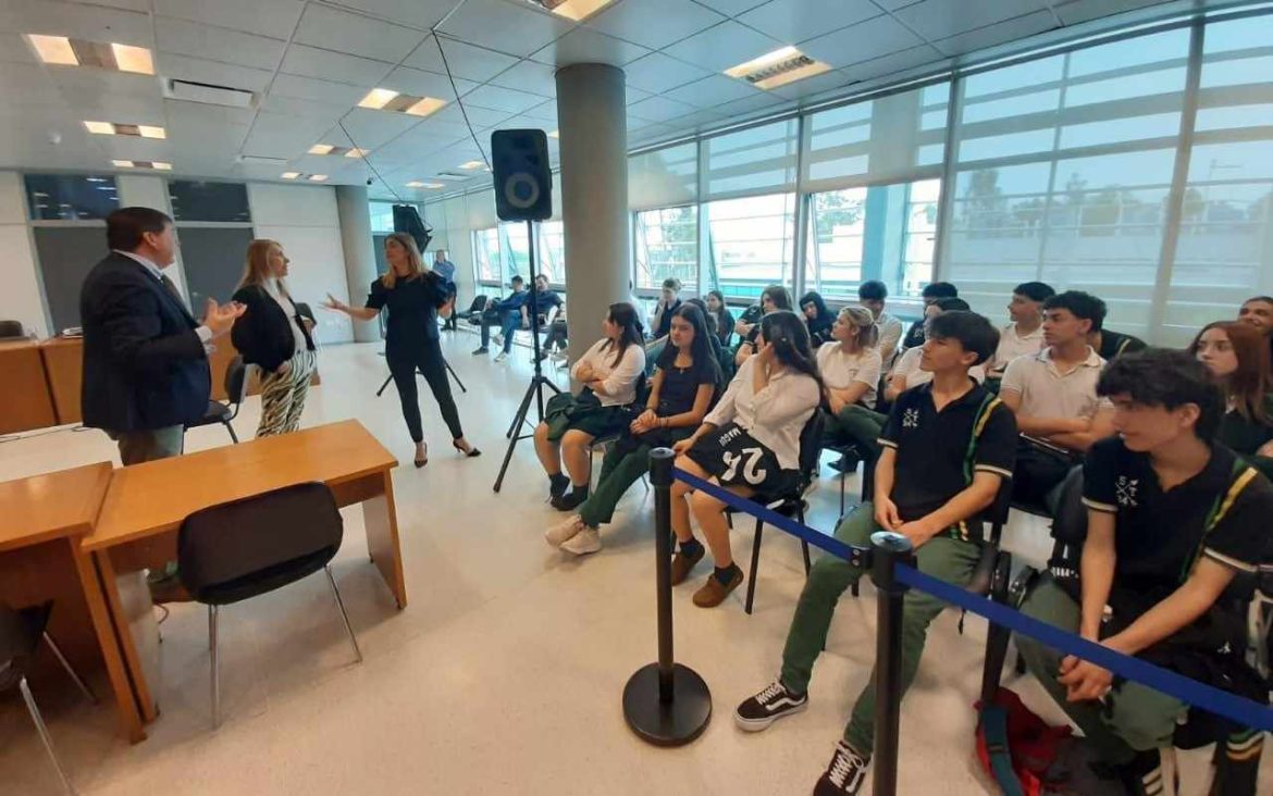 “Educación + Justicia”: 75 estudiantes de Santa Rosa presenciaron un juicio
