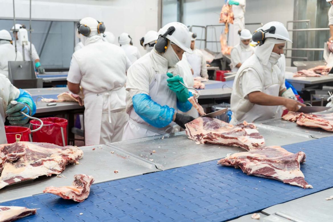 Grupo Lequio, controlante de Carnes Pampeanas, suma 5 frigoríficos de Santa Fe y pasa a liderar el mercado en volumen de faena
