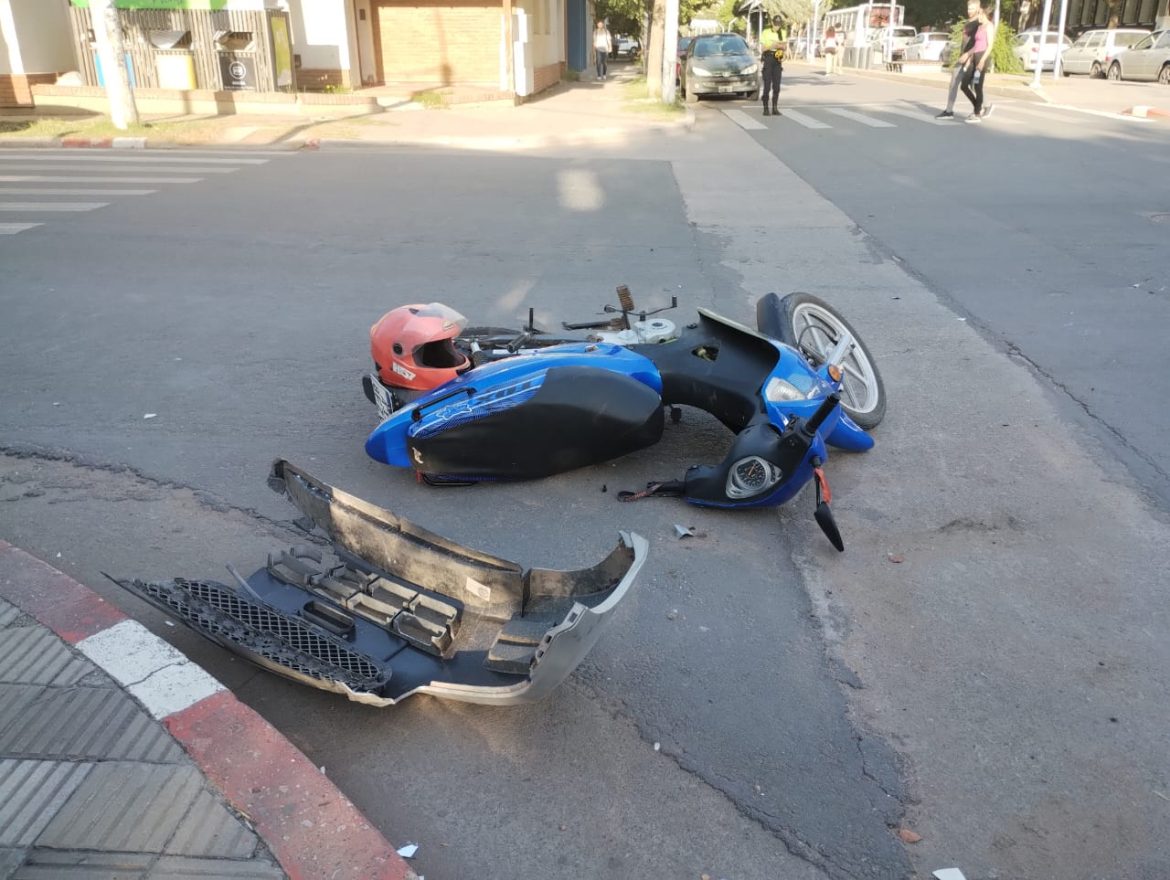 Motociclista hospitalizada por siniestro vial en Santa Rosa