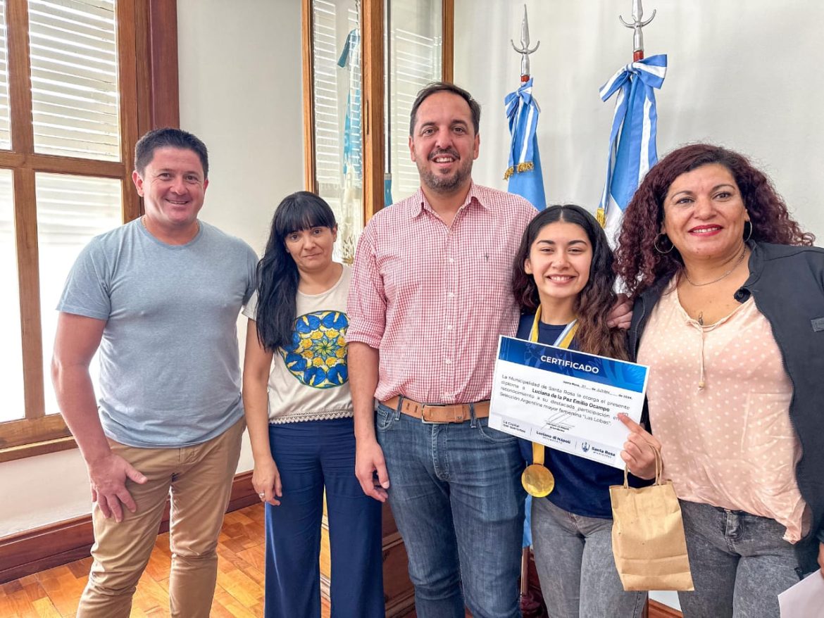 Di Nápoli entregó reconocimiento a Luciana Ocampo: “Un orgullo de nuestra ciudad”