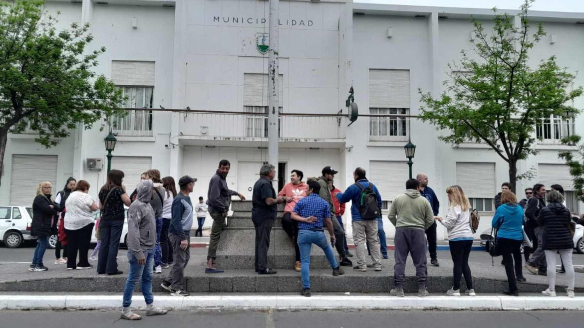Piñas van, piñas vienen: la política se vuelve salvaje