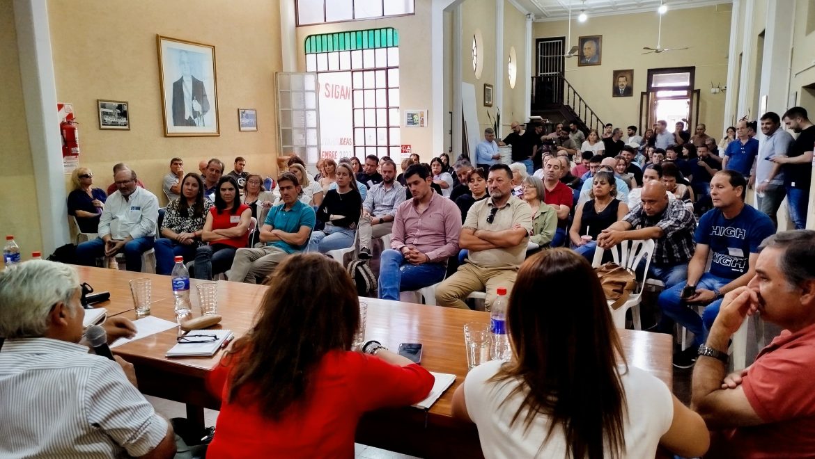 Ante el riesgo de la caída del frente, la UCR llamó a “internas exprés” para definir a los candidatos