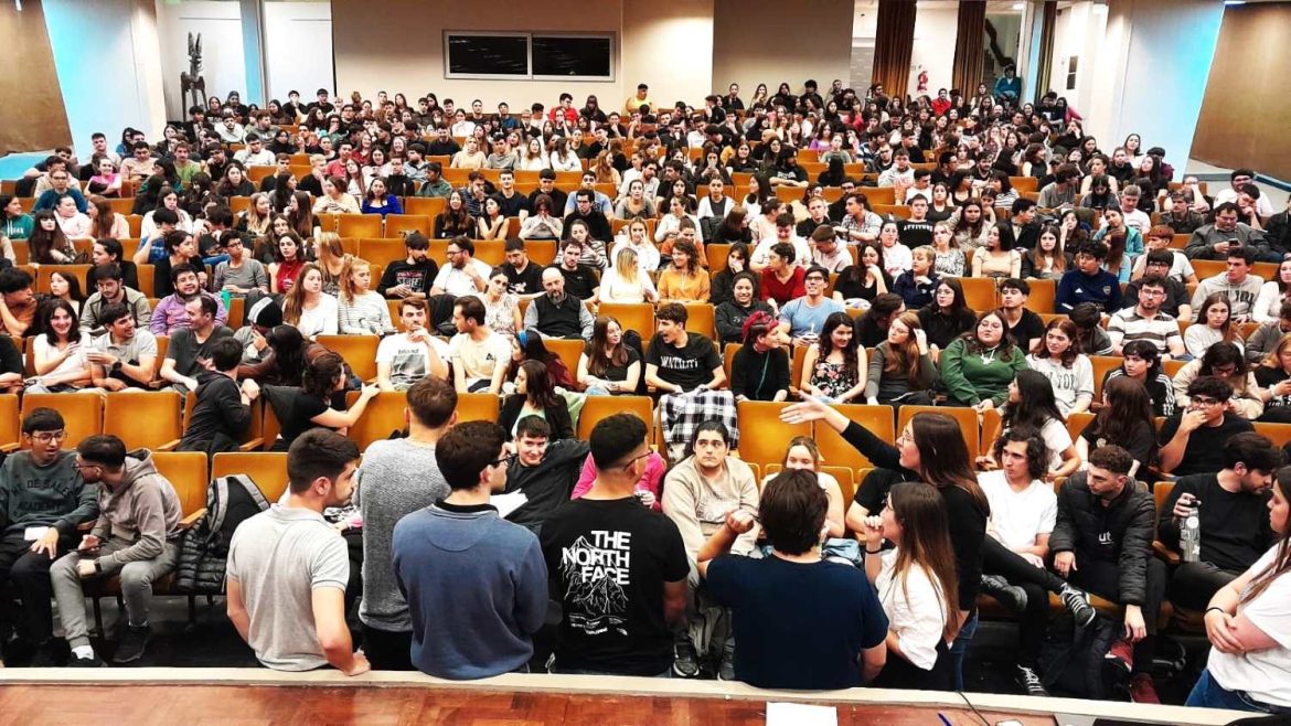 Por ahora sin nuevas tomas: masiva asamblea en la UNLPam definió “medidas de visibilización”