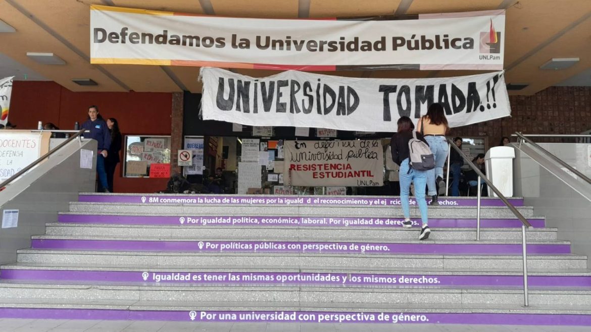 Por decreto, el Gobierno ahora prohíbe los contratos directos de las universidades