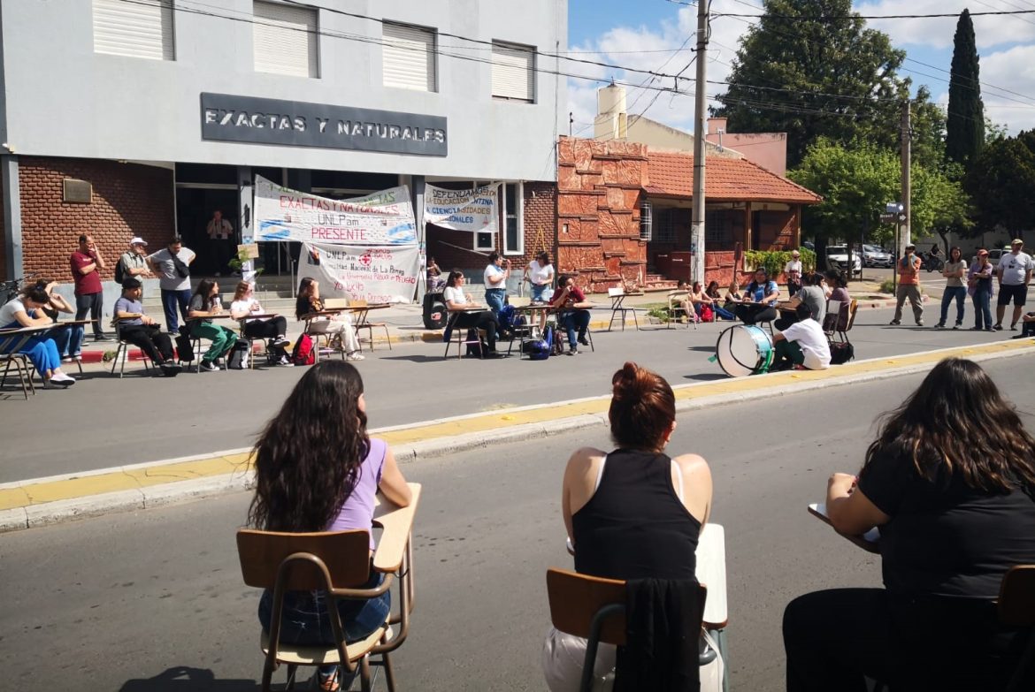 La Cámara Federal confirmó la cautelar que obliga al Gobierno a aplicar la ley de financiamiento universitario