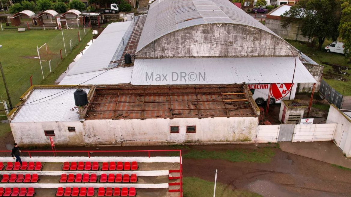 Tormentas volaron un techo del Club Atlético Macachín y provocaron destrozos en Santa Isabel