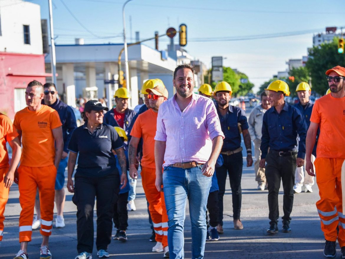 Gestos para mostrarse unidos: Di Nápoli se sumó a la campaña del peronismo en Santa Rosa