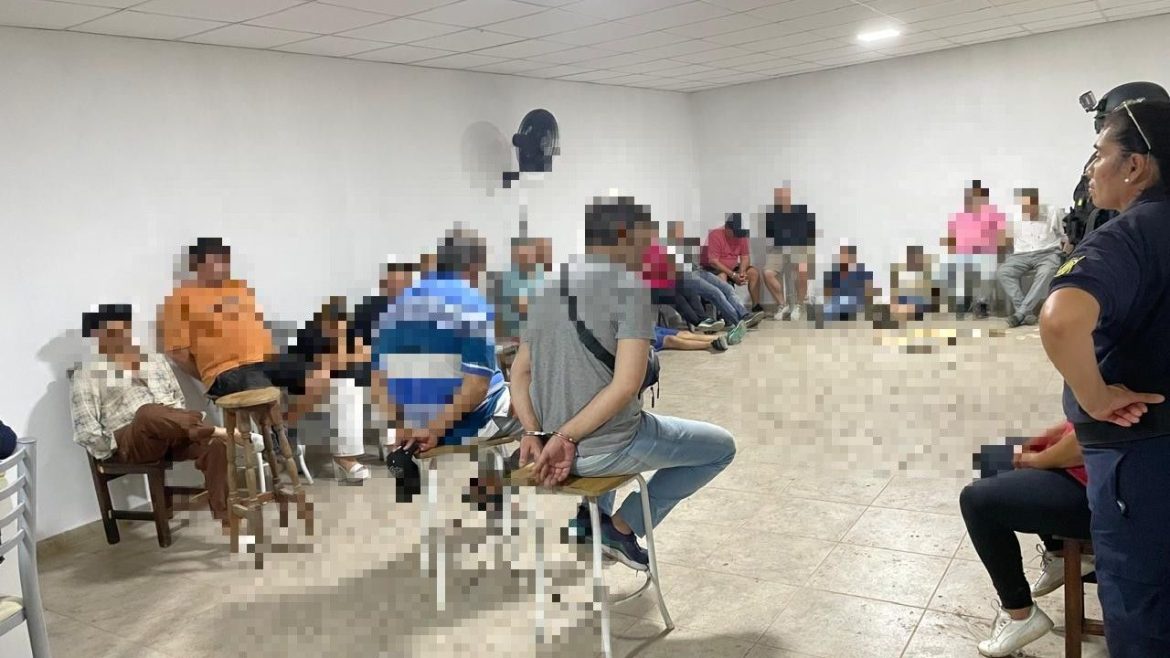 Speluzzi: demoraron a 26 personas y secuestraron 15 millones de pesos y 1400 dólares