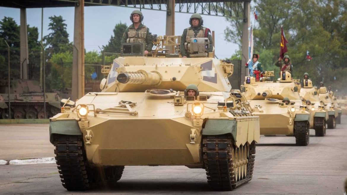 El Ejército presentó oficialmente a sus primeros diez tanques TAM 2C-A2 modernizados