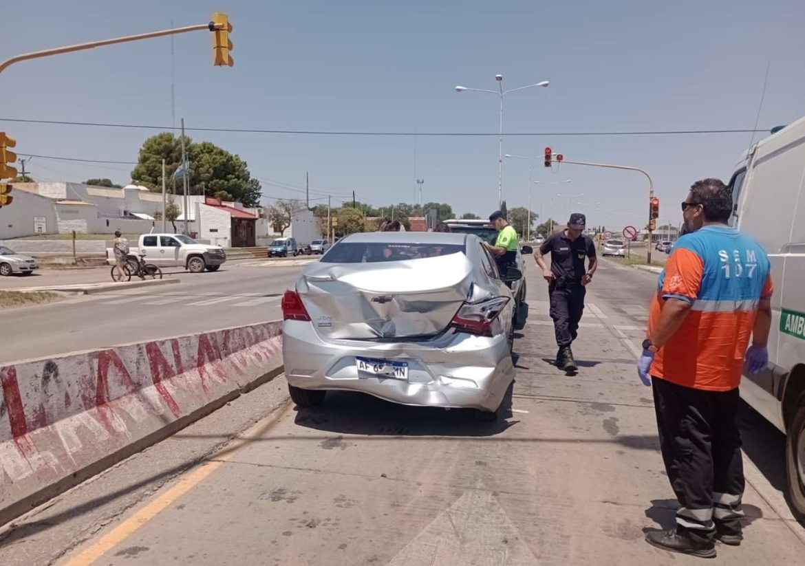 Otro choque en cadena en un cruce semaforizado de la circunvalación de Santa Rosa