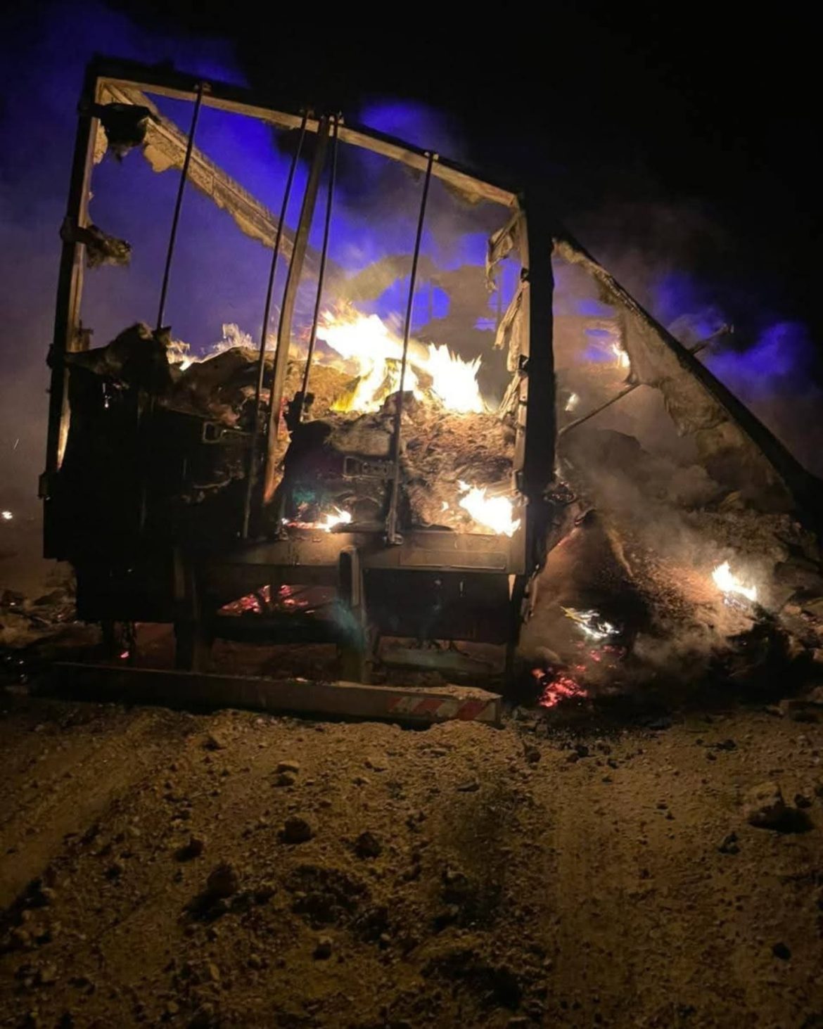 Se quemó un camión cargado de frutas en el oeste pampeano