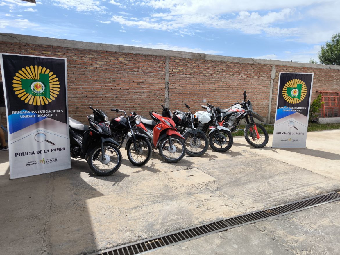 Desbaratan banda de organizadores de picadas ilegales en Santa Rosa: secuestraron motos y celulares