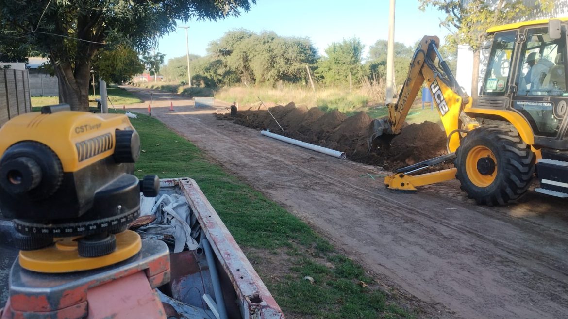 Avanzan obras de repavimentación, colcación de luminarias y construcción de badenes en Toay