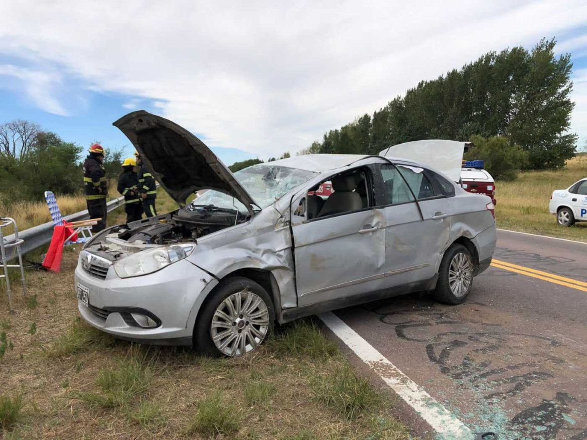 Volcó un auto en la ruta 35: cuatro personas con lesiones leves