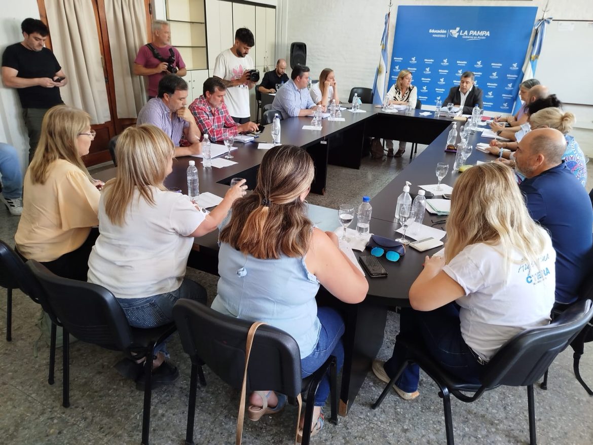 El Gobierno se estiró con la oferta y estatales aceptaron: inflación más 7% de recomposición