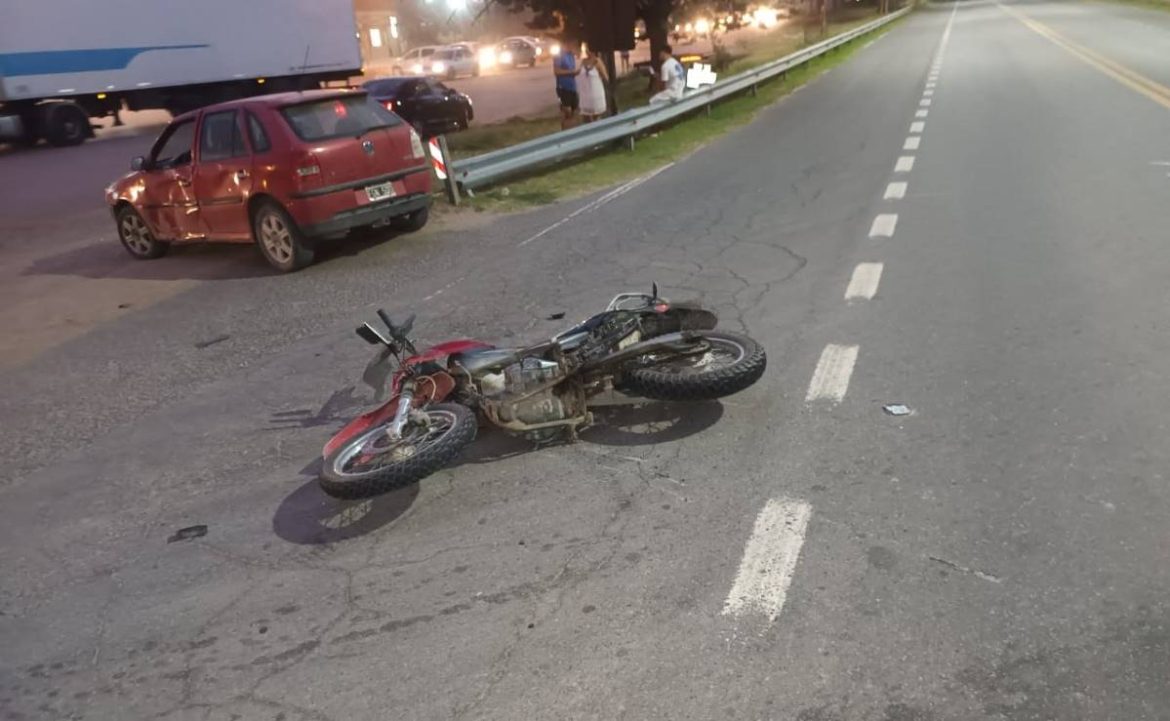 Un hombre, hospitalizado al chocar en el ingreso norte de Santa Rosa