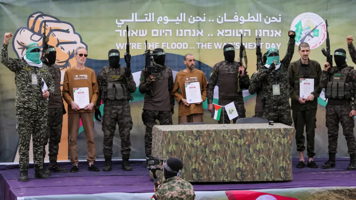 Hamás liberó a tres rehenes y el Estado de Israel sacó de prisión a 183 prisioneros