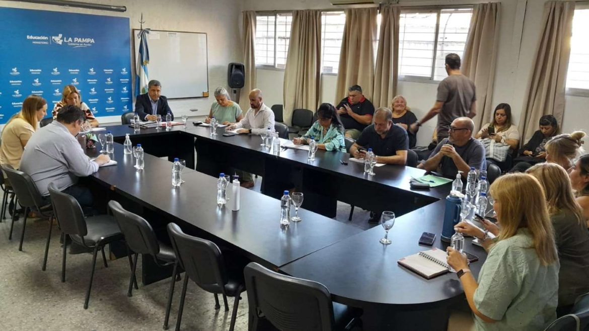 Estatales pidieron un “mayor esfuerzo” y el Gobierno mejoró la oferta salarial: inflación más 7% de recomposición