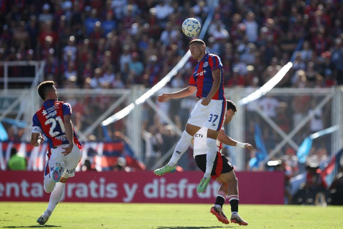San Lorenzo y River empataron en un partido cargado de emociones