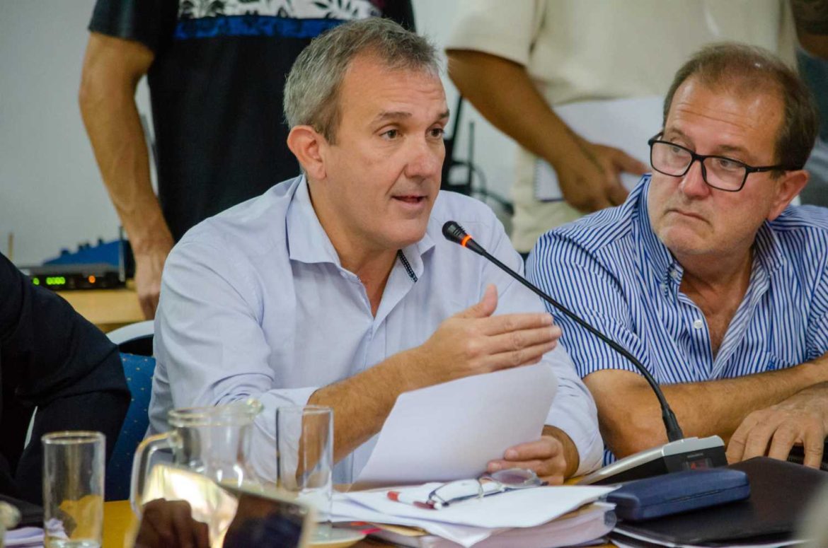 La UCR chicanea por el data room de El Medanito: dice que en el oficialismo hay contradicciones