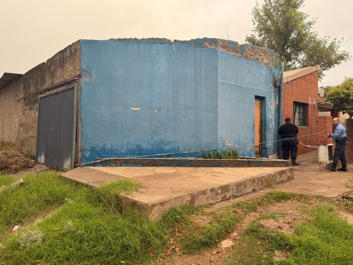Santa Rosa: salió al patio, tuvo convulsiones, cayó a una acequia y falleció