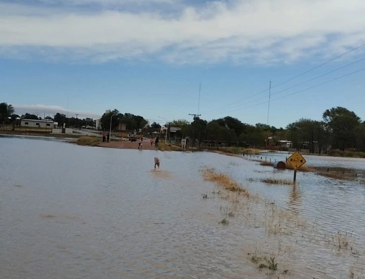 Cayeron 250 milímetros y está cortada la ruta 154 y el acceso a Cuchillo Co