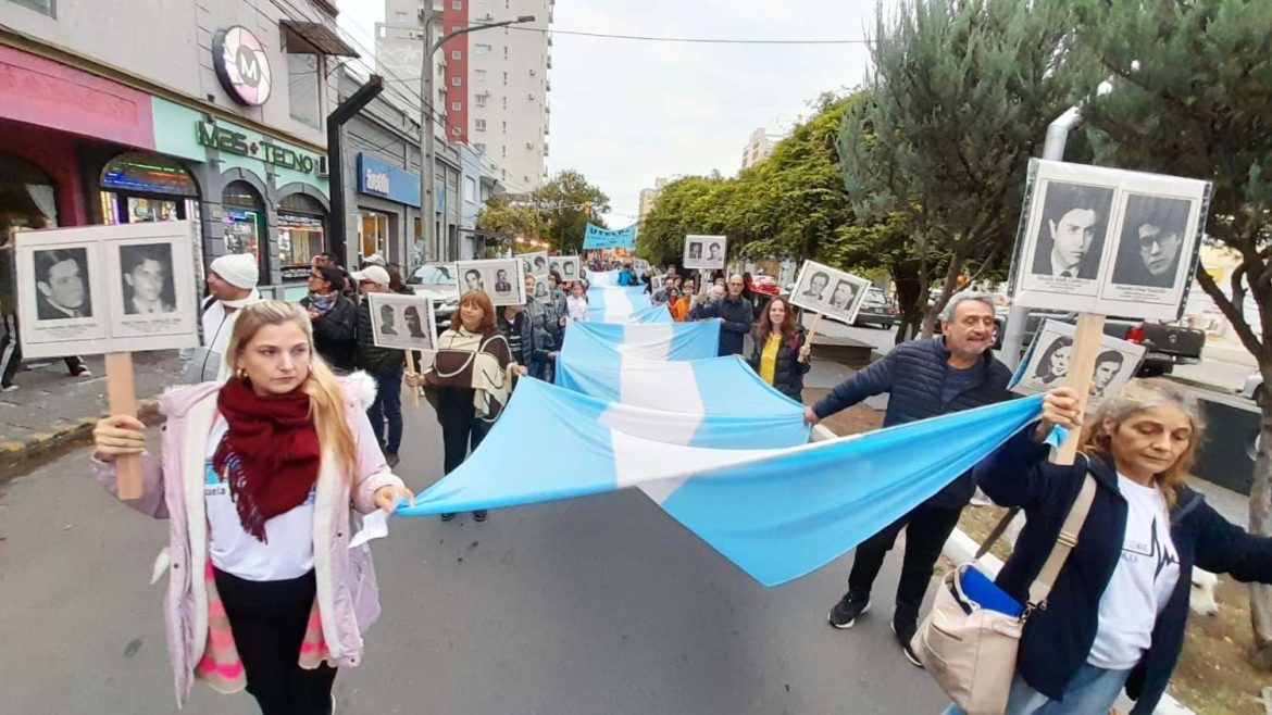24 de Marzo: marcharon en Santa Rosa en contra del negacionismo