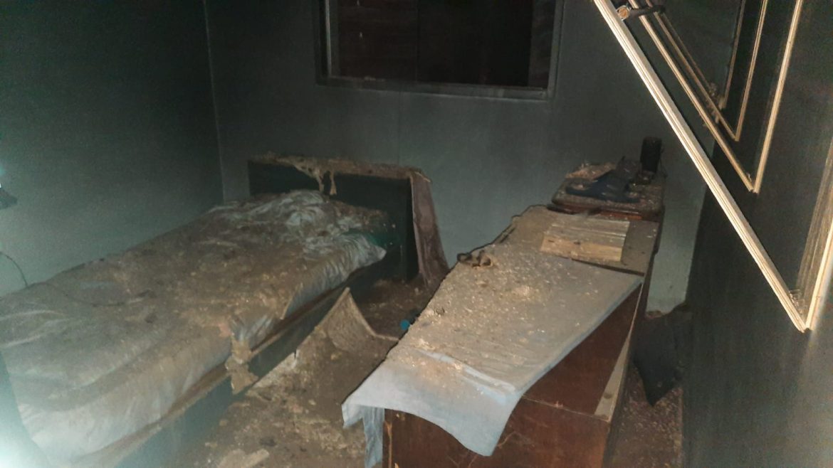 Por un desperfecto eléctrico, se incendió la habitación de una vivienda en Santa Rosa