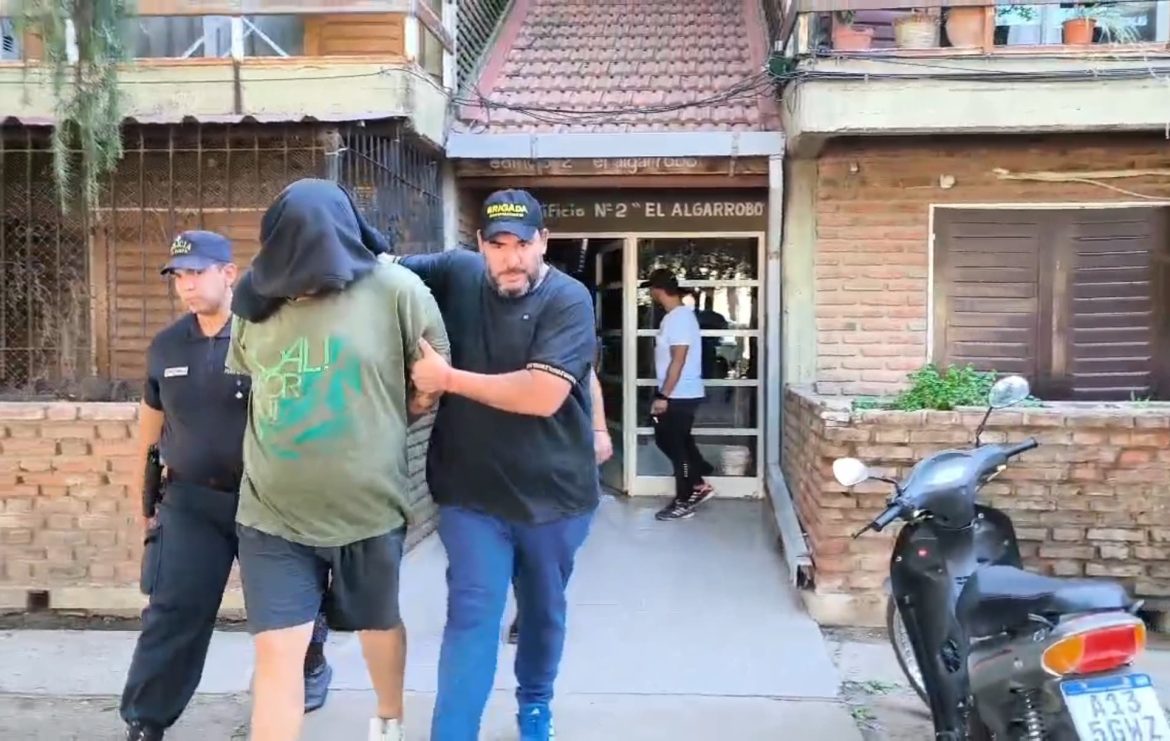 Con un cuchillo, asaltó una heladería en Santa Rosa: ahora fue detenido