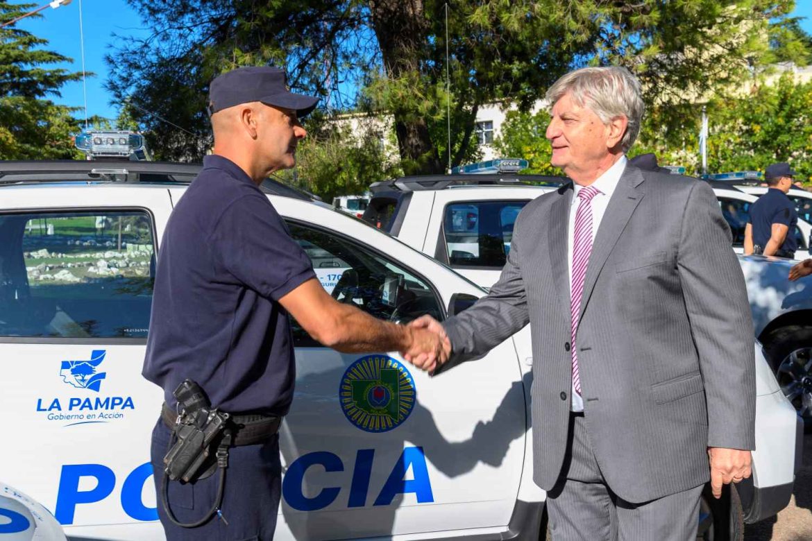 Ziliotto entregó 38 móviles policiales e inauguró el ciclo lectivo de la Escuela de Policía