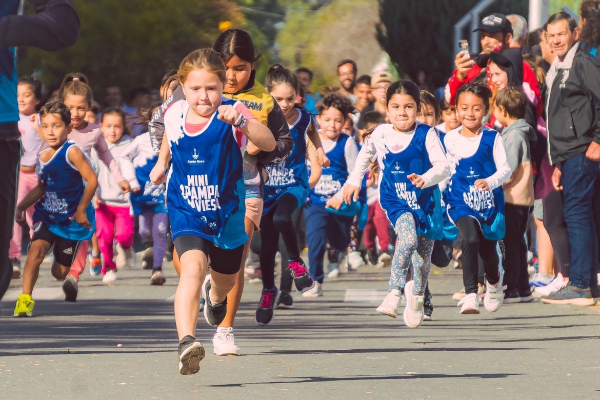 Unos 700 chicos y chicas participaron de la Mini Maratón “A Pampa Traviesa”
