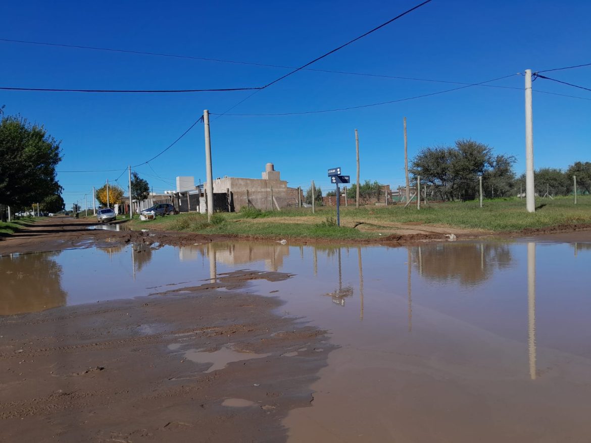 Las calles del barrio Nueva Vista, llenas de pozos y lagunas: vecinos reclaman solución