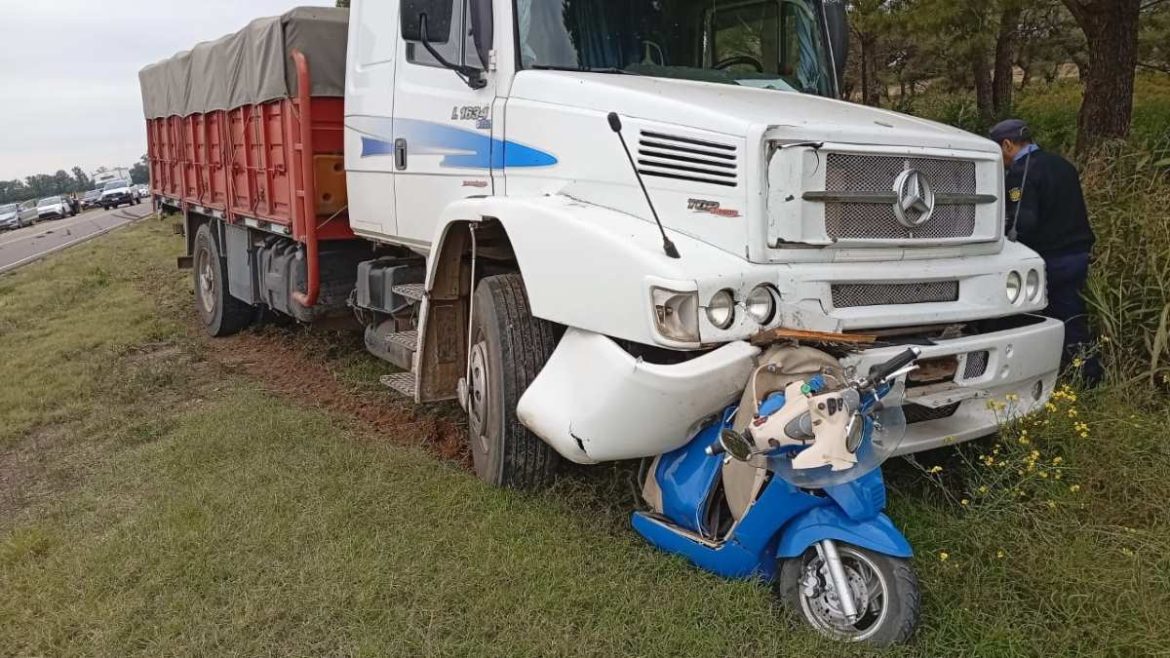 Un camión chocó una moto en la ruta 4: murieron un hombre y una mujer