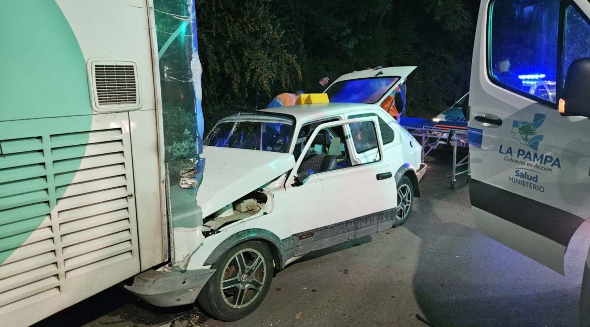 Murió un hombre en un choque en Pico: un auto embistió a un colectivo estacionado