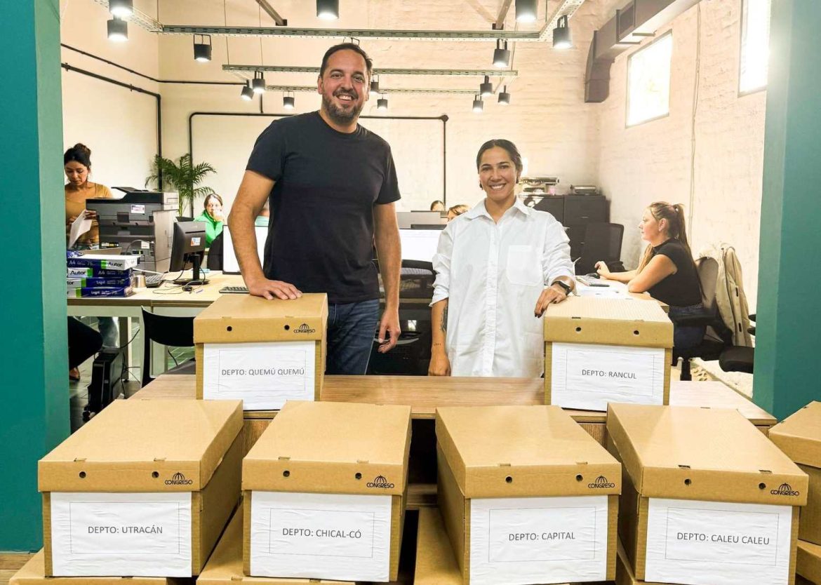 Di Nápoli presentó su lista para la interna del PJ, con un intendente vernista