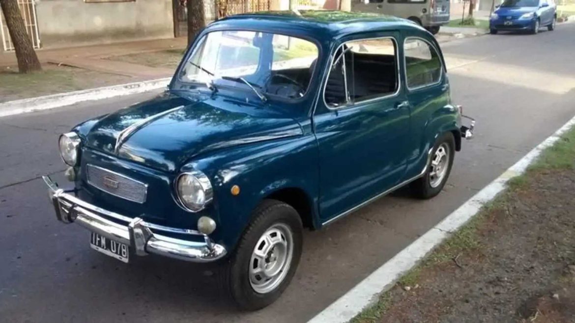 Los amantes del Fiat 600 se reúnen en Intendente Alvear y Bernardo Larroudé