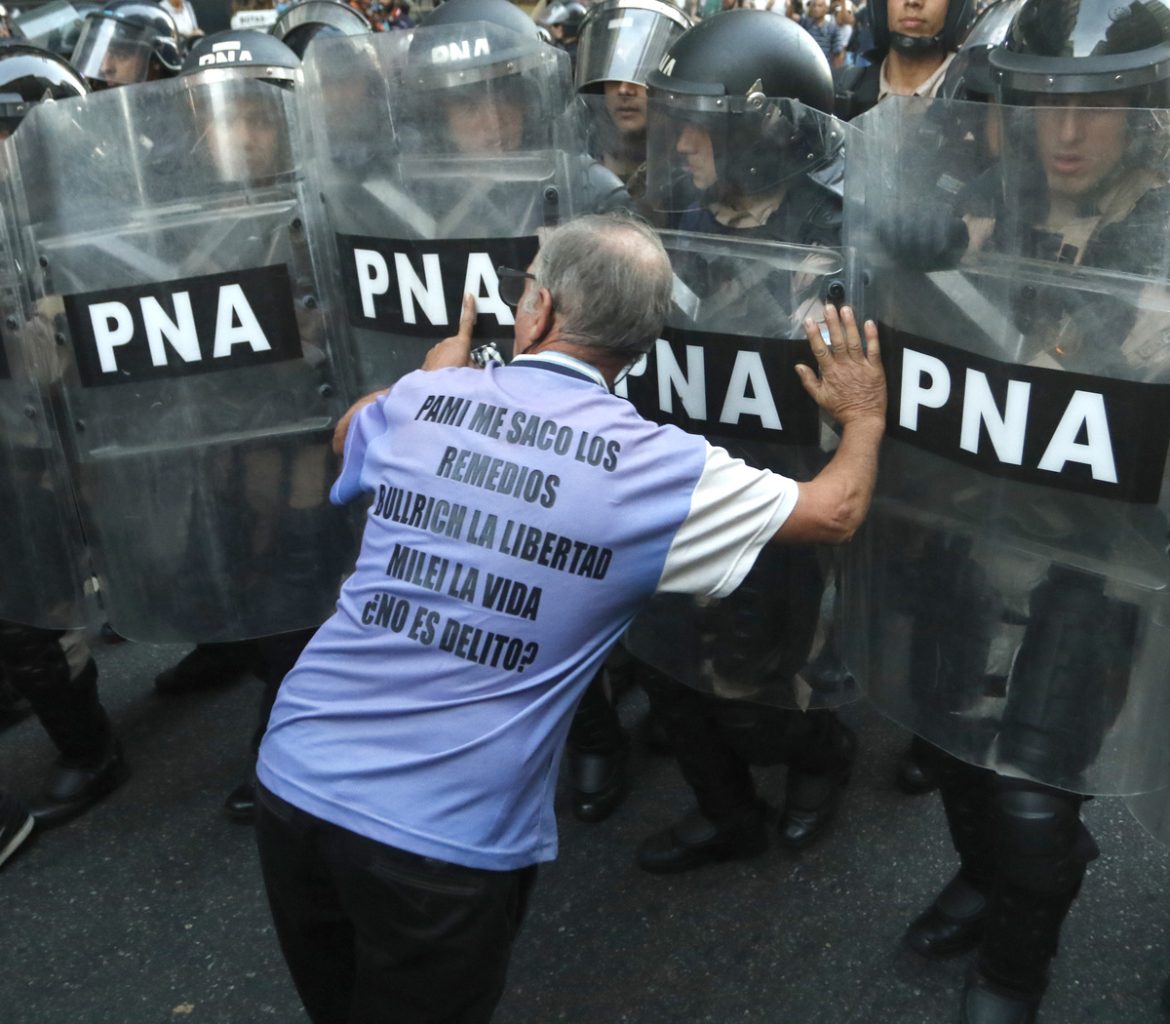 Nueva represión en la marcha de los jubilados frente al Congreso