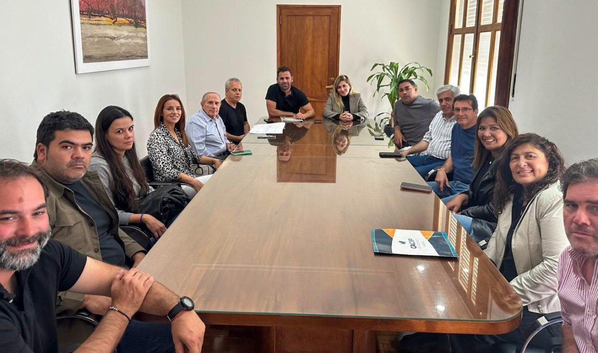 Semipeatonal: el municipio se reunió con comerciantes y les aseguró que la obra se terminará a fin de junio