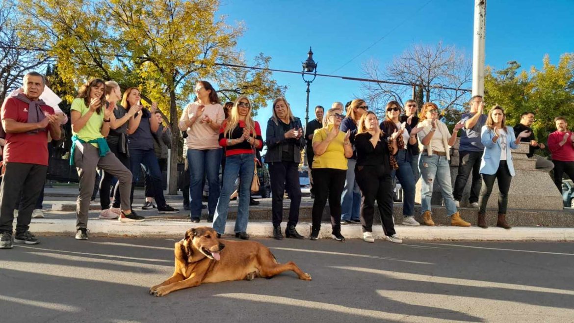 Con una manifestación, comerciantes piden a Di Nápoli acelerar la semipeatonal porque se están fundiendo