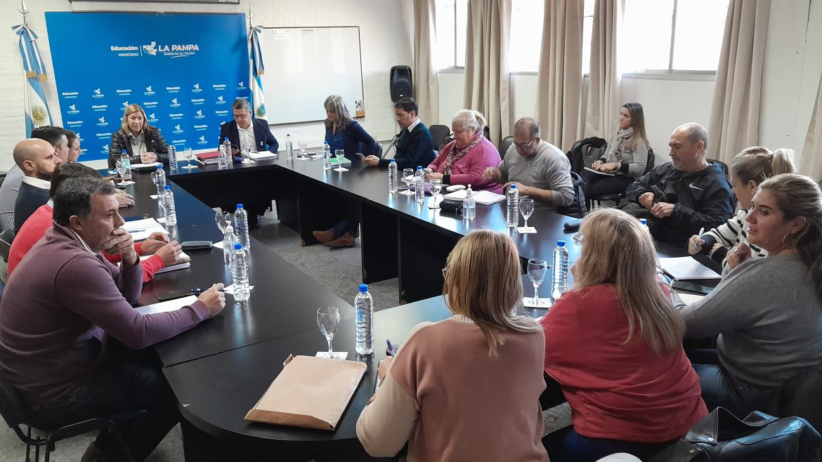 El Gobierno da un aumento a los estatales del 30% en el primer semestre