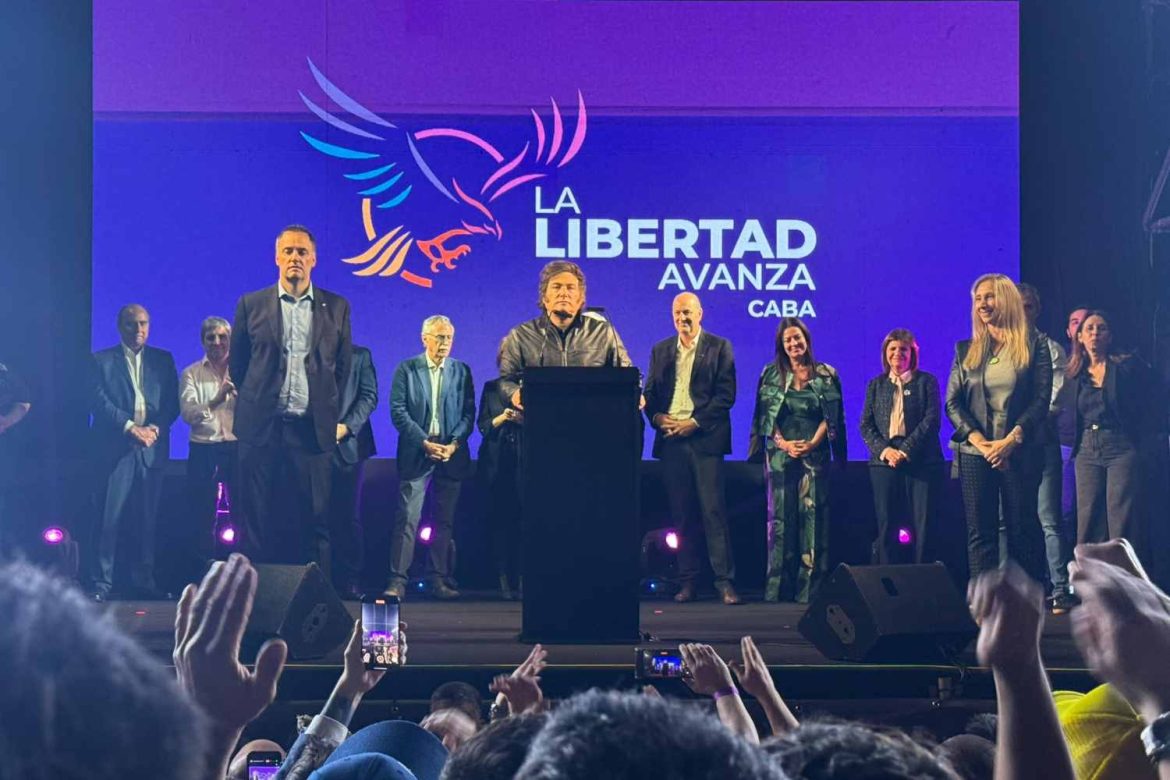 En un acto con militantes pagos, Milei dijo que los del PRO son “fracasados que pelean el cuarto lugar”