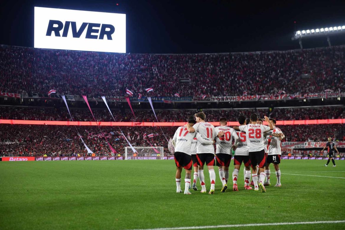 River le ganó a Barracas por 3 a 0 y clasificó a los cuartos de final del Torneo Apertura