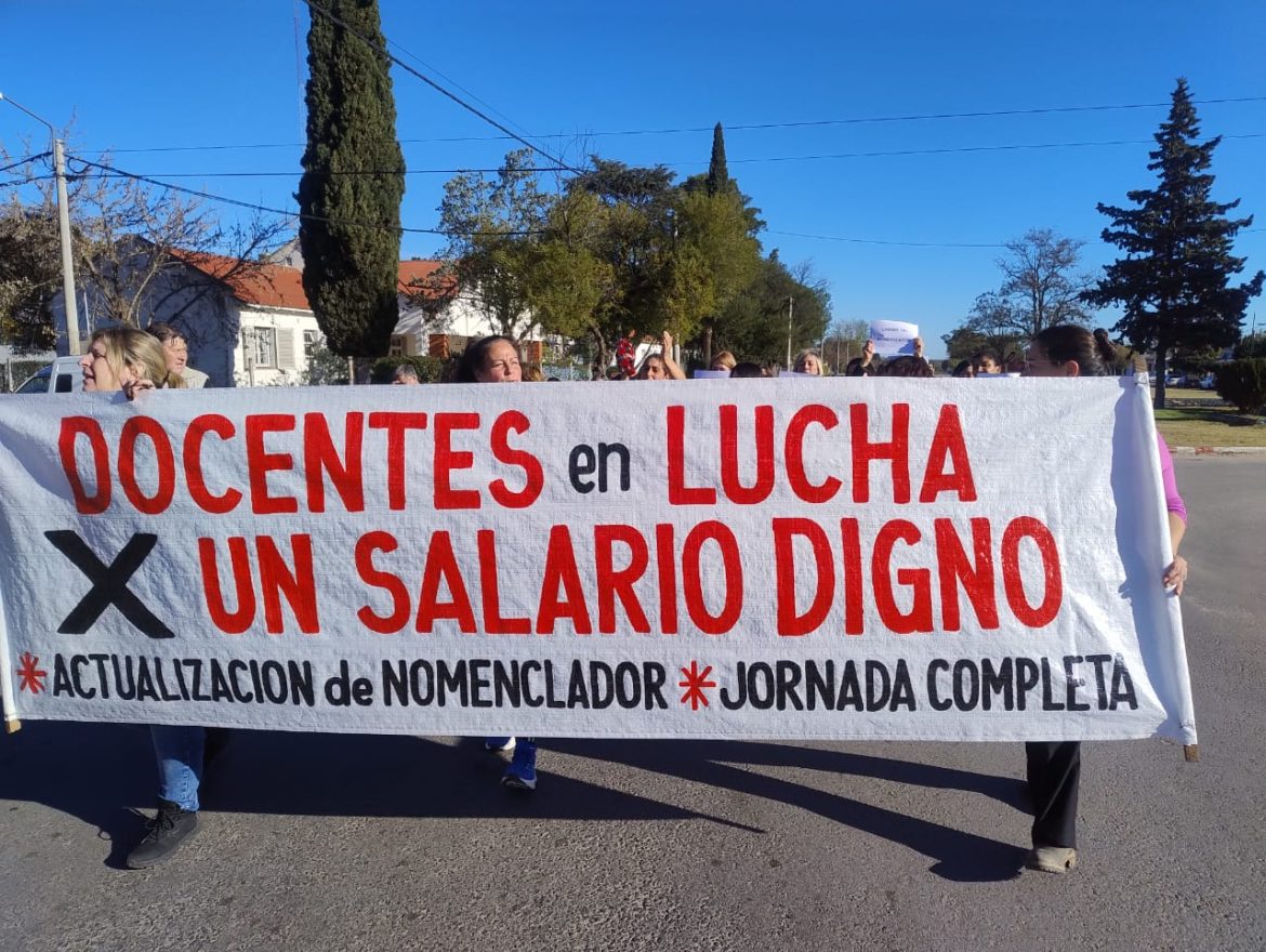 Docentes de jornada completa de Toay y Santa Rosa reclaman mejora salarial