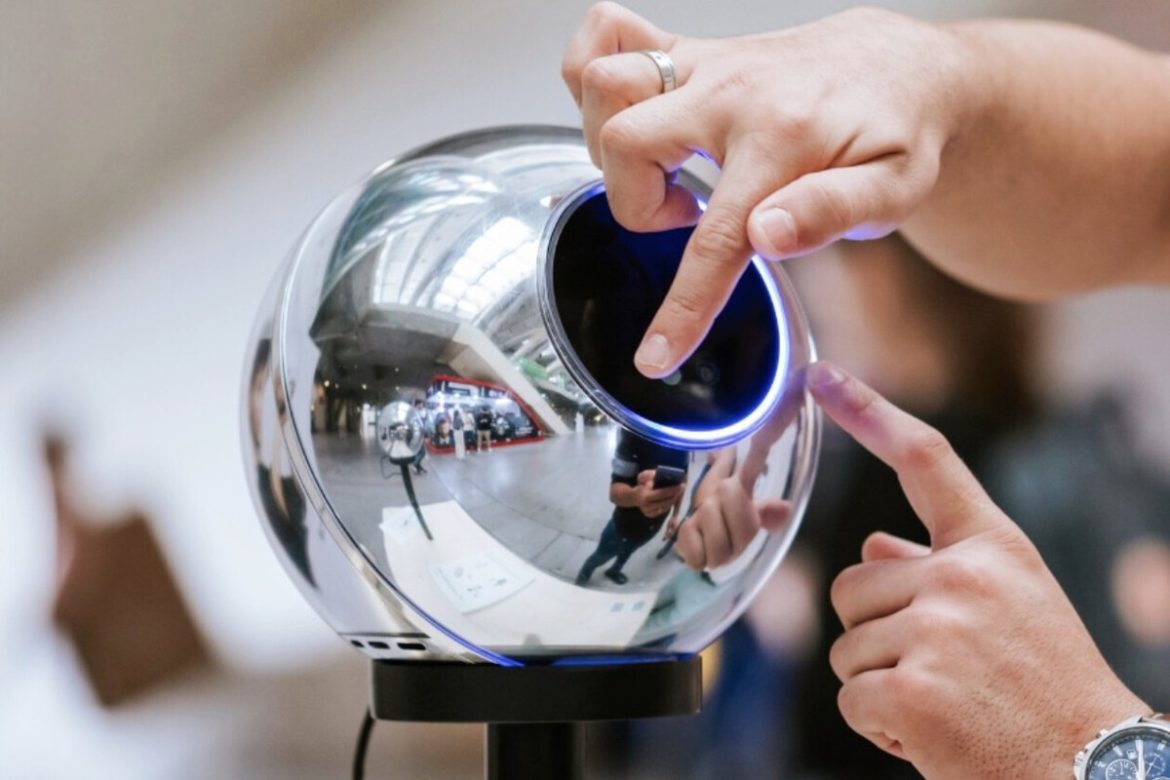 Dos detenidos por escanear iris en Santa Rosa a cambio de dinero