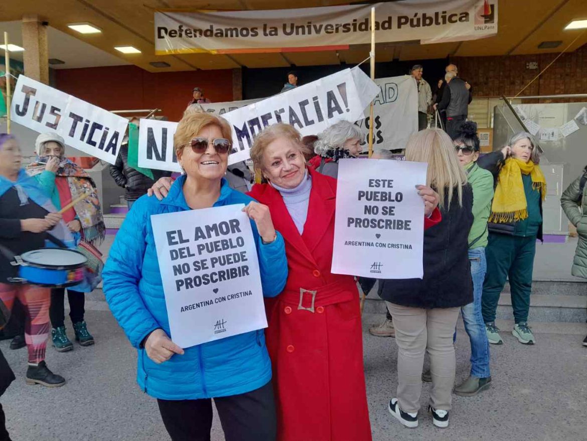 Jubilados volvieron a marchar en Santa Rosa: aumentos, medicamentos y moratoria, los reclamos