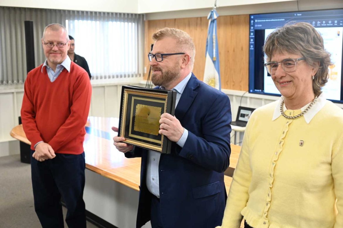 Rabinovich, distinguido como profesor honorario de la UNLPam: “La desfinanciación a la ciencia es preocupante”