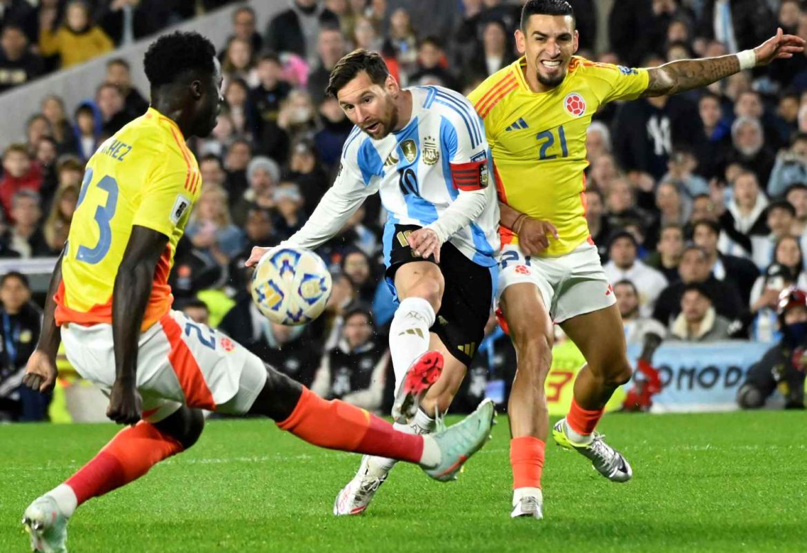 Con diez jugadores, la Selección argentina igualó ante Colombia por las Eliminatorias