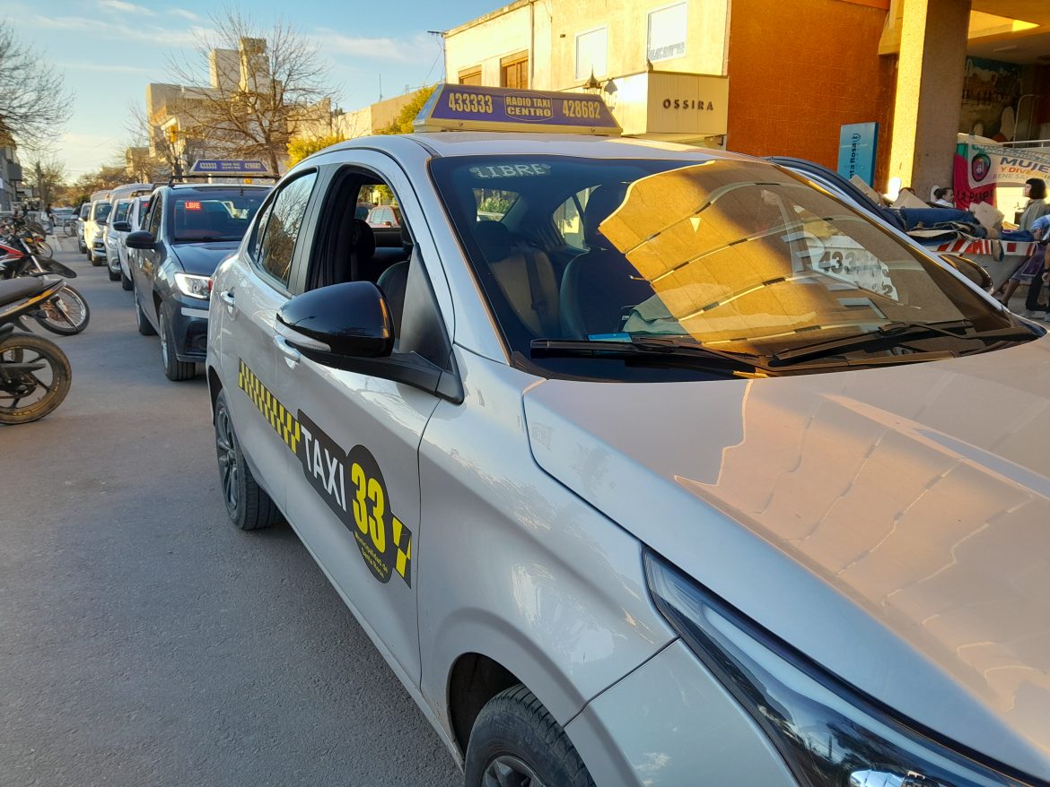 Ya hay 3 iniciativas en el concejo: taxistas presentaron proyecto para regular Aplicaciones de Despacho de Viajes