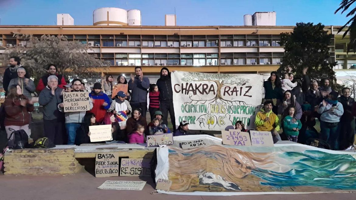 Manifestación en el Centro Cívico para que no desalojen a Chakra Raíz