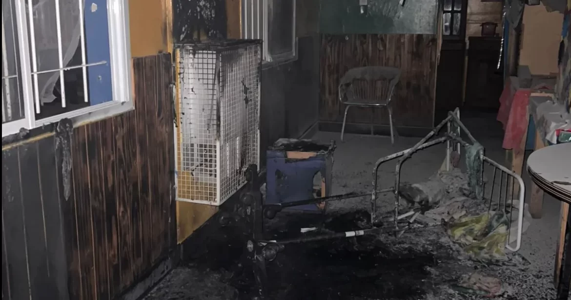 Rescataron a 13 personas mayores de un incendio de un geriátrico en Santa Rosa